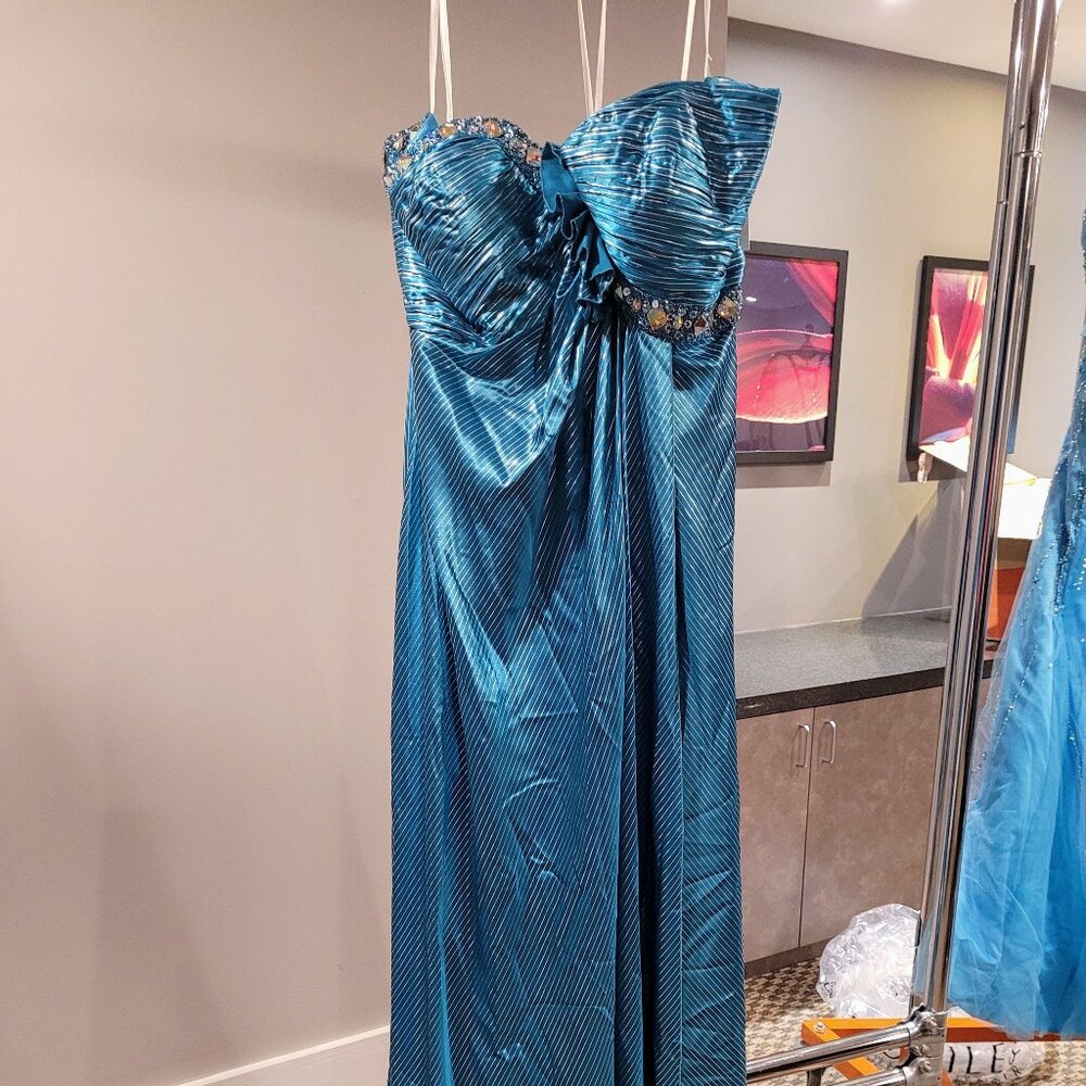 Fabulouss! by Mac Duggal 75627 Size 26W Turquoise Blue Prom Dress